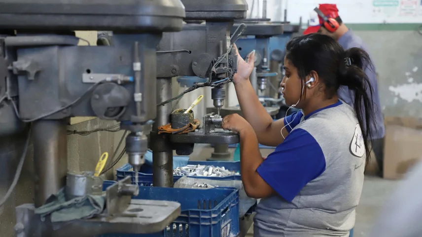 A diversificação industrial do Paraná com tecnologia e inovação reflete na geração de emprego e renda.