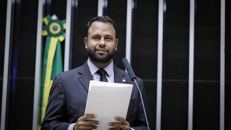 A petição do Pastor Henrique Vieira foi apresentada ao ministro Alexandre de Moraes em ação penal que tem o ex-deputado Eduardo Bolsonaro (PL-SP) como réu no STF