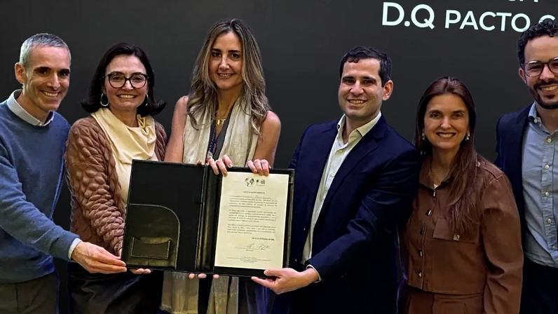 Ao centro, Paula Harraca, presidente da Ânima Educação