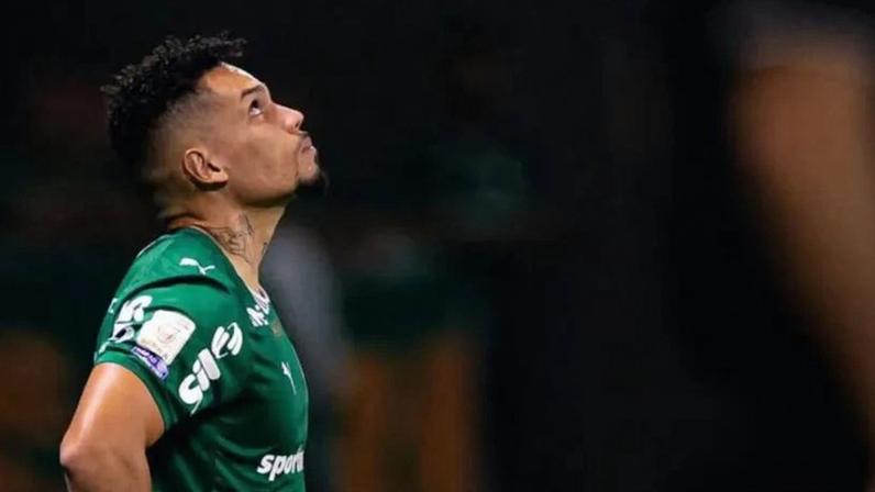 Jogador do Palmeiras é suspenso por gesto na comemoração