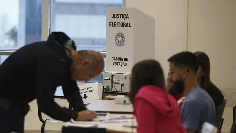 Maioria dos brasileiros pretende escolher candidatos ao Congresso apenas durante a campanha eleitoral ou perto da votação.