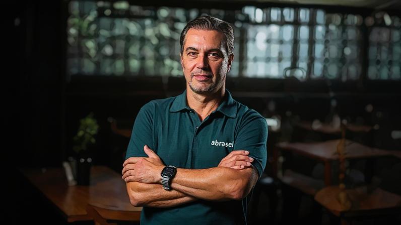 Líder de associação de restaurantes defende fim da exclusividade e critica Cade