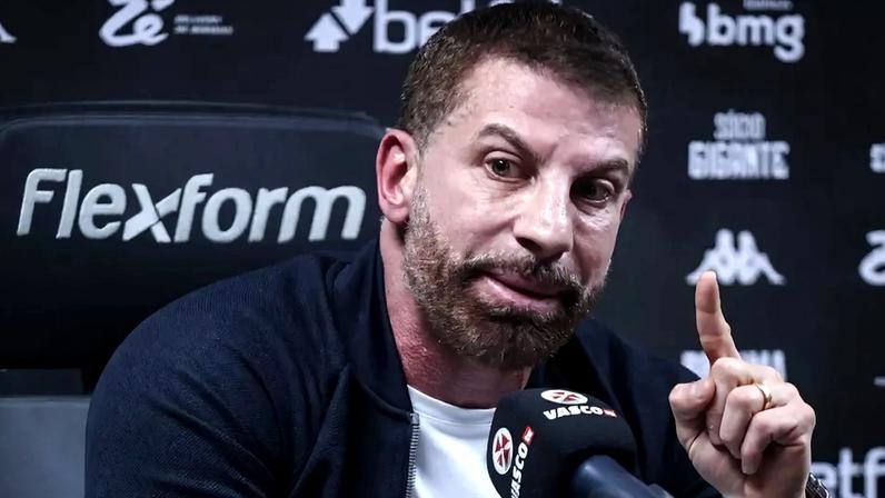Pedrinho durante coletiva realizada na sede do Vasco, em São Januário