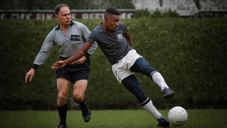 Quanto vale a camisa 10 que transformou Pelé em rei do futebol