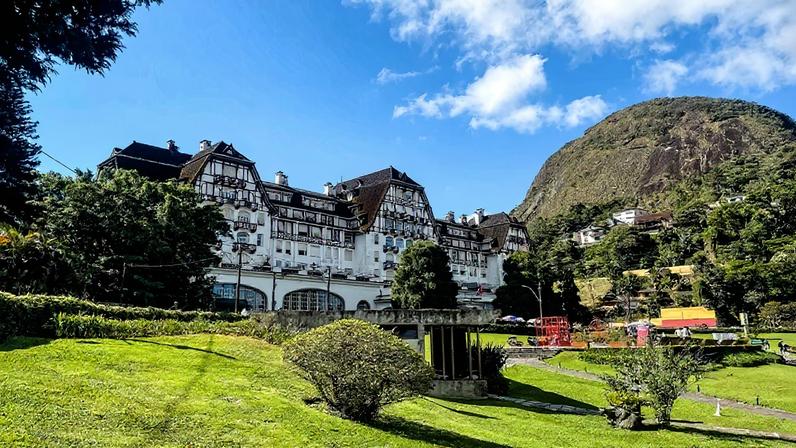 Sudeste e Centro-Oeste começam a segunda semana de junho de 2026 com noites frias. (Foto: histórico prédio do hotel Quitandinha, Petrópolis, RJ - Getty Imagens)