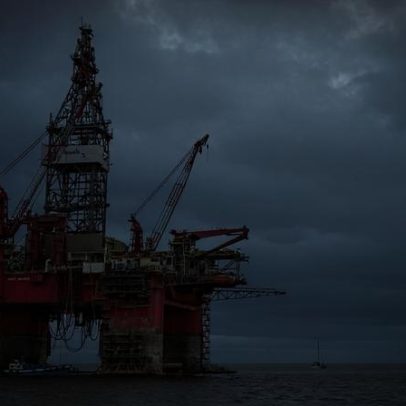 Petróleo sobe US$ 6 por barril após confrontos entre Irã e EUA