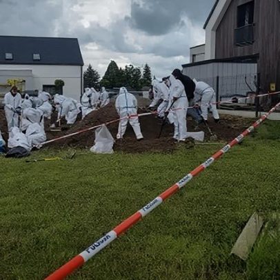 Polícia encontra 34 fetos humanos enterrados em propriedade na Polônia