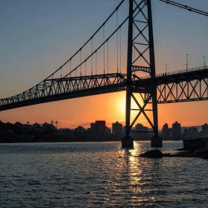 Ponte pênsil inaugurada em 1926 é o maior cartão-postal de Santa Catarina