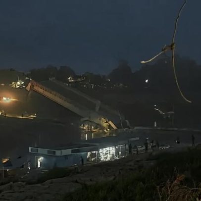Ponte no Acre desaba menos de três anos após inauguração