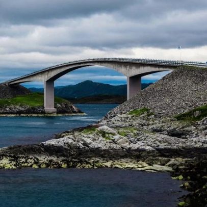 Ponte de 260 m na Noruega curva ilusão de ótica assusta motoristas