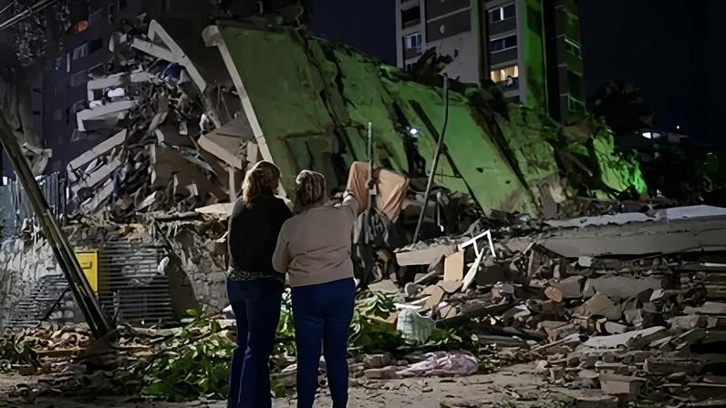 Prédio desaba em Caracas após terremoto 25 de junho de 2026 REUTERS/Gaby Oraa