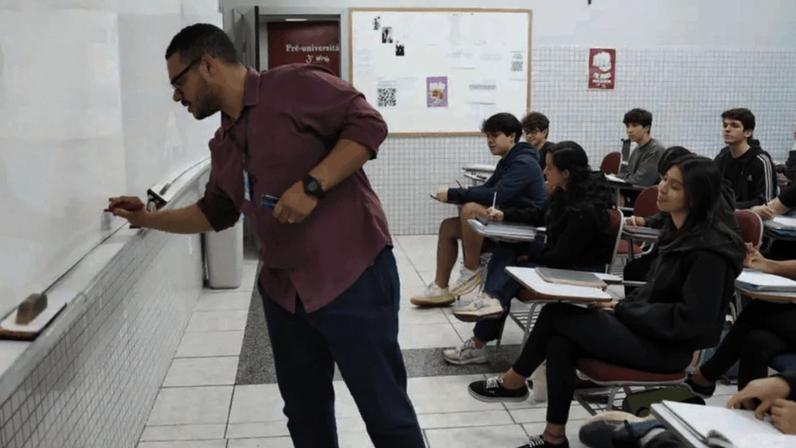 Lula sanciona piso salarial para docentes da educação básica