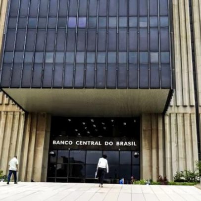 Copom reduz juros; expansão monetária pelo governo pressiona o BC