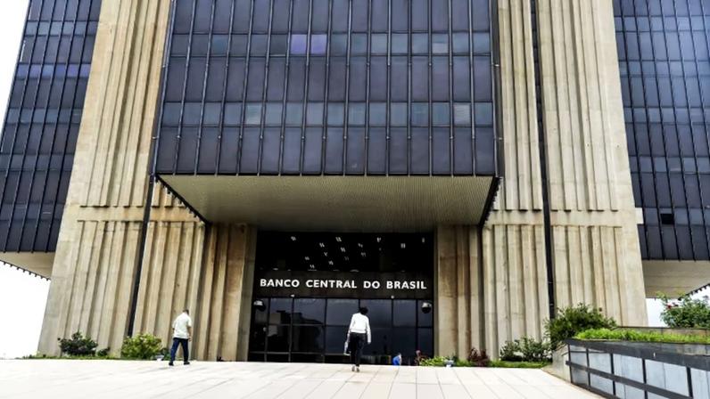 Opinião | Copom corta o juro, mas despejo de moeda na economia pelo governo federal trabalha contra o BC