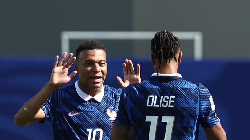 Mbappé e Olise foram os grandes nomes da França na vitória sobre Senegal pela primeira rodada da Copa do Mundo.