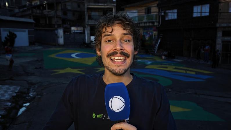 O repórter Lucas Faraldo, do Desimpedidos e R7, conta sobre a mobilização para pintar as ruas para a Copa do Mundo no Jardim Mutinga, em Barueri, na Grande São Paulo.
