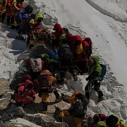 Congestionamento humano toma conta do Monte Everest; entenda