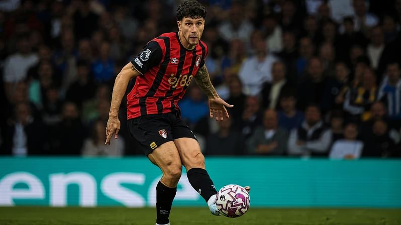 Marcos Senesi em ação pelo Bournemouth, da Inglaterra