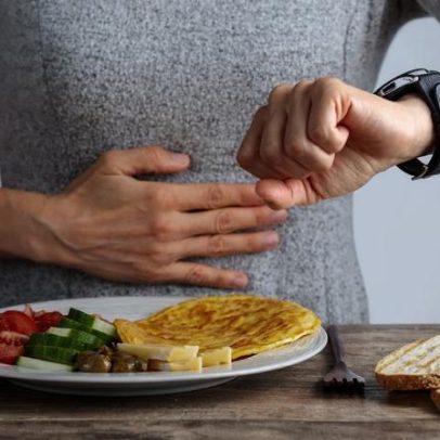 Jejum intermitente provoca mudanças no cérebro e no intestino, segundo estudo