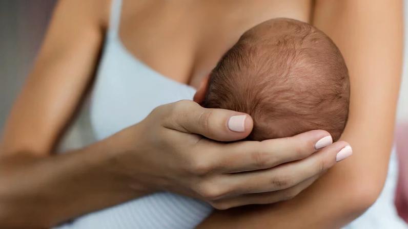 Estudo encontrou bisfenol A, ftalatos e parabenos no leite materno e na urina de bebês de até 6 meses