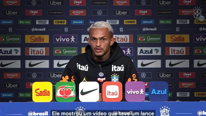 O lateral-direito destaca o lado mentor de Carlo Ancelotti, contando como as conversas saudáveis e os conselhos do treinador têm somado muito ao seu futebol.