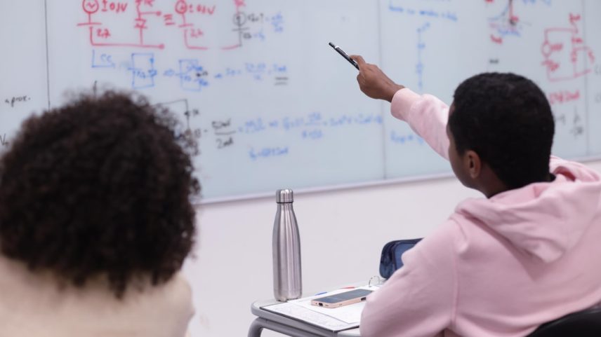 Evento na quinta-feira apresentará soluções sobre como preparar melhor os brasileiros para o mercado de trabalho desde a educação básica e caminhos para tornar sustentáveis o SUS e a saúde suplementar diante do envelhecimento da população; ciclo de debates do ‘Estadão’ ocorre até agosto