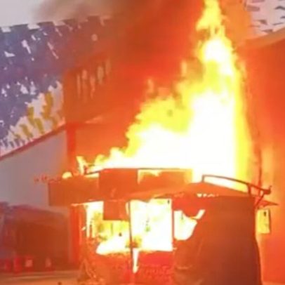 Incêndio atinge barracas de comida no Parque do Povo, em Campina Grande.