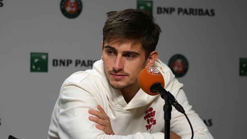 Arnaldi desistiu da semifinal de Roland Garros. Foto: Julien de Rosa / AFP