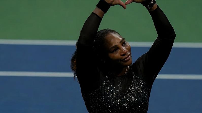 Serena Williams abandona a aposentadoria e está de volta às quadras aos 44 anos.