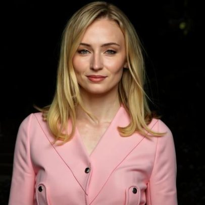 Sophie Turner admite crise dos 30s e afirma estar pronta para a próxima década