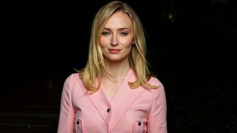 Sophie Turner admite crise dos 30s e afirma estar pronta para a próxima década