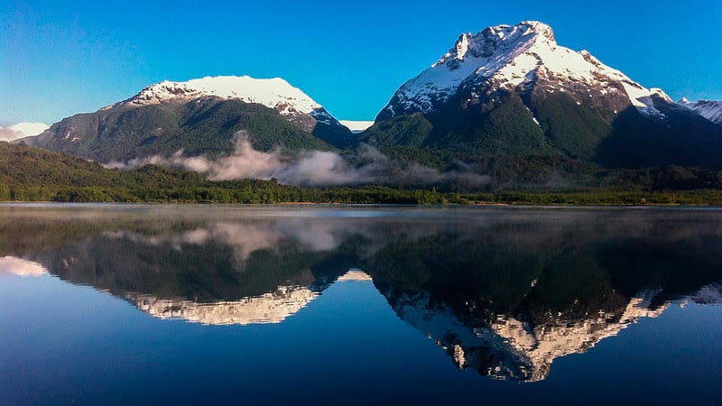 A mesma água que cai em forma de neve sobre a Cordilheira dos Andes alimenta os lagos