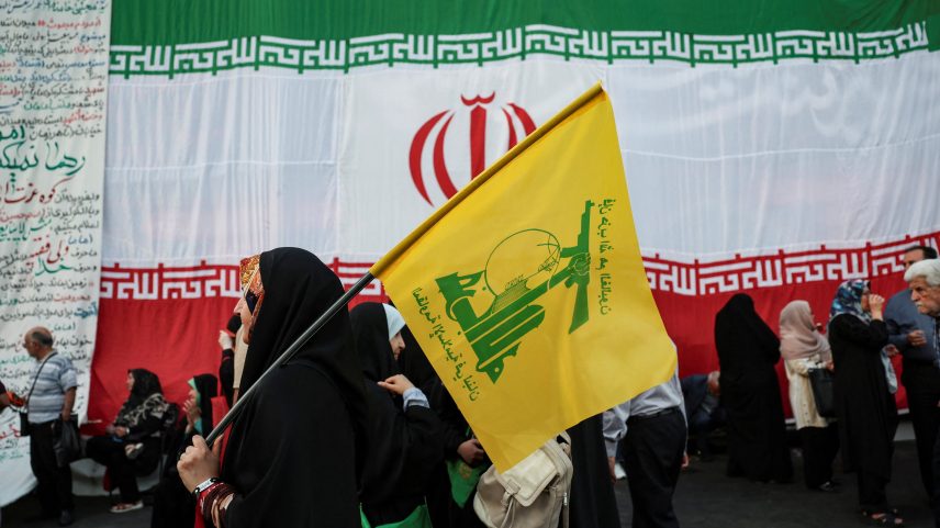 Manifestação em apoio ao líder supremo do Irã, Mojtaba Khamenei, em Teerã
