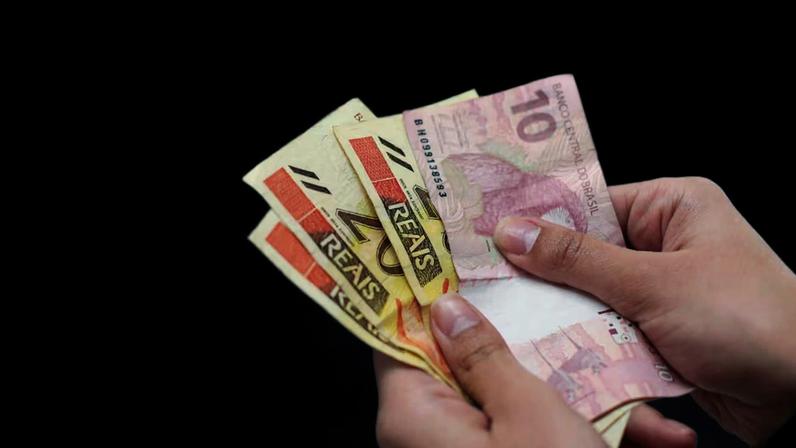 Arrecadação recorde: como a alta do IOF afeta o bolso do consumidor?