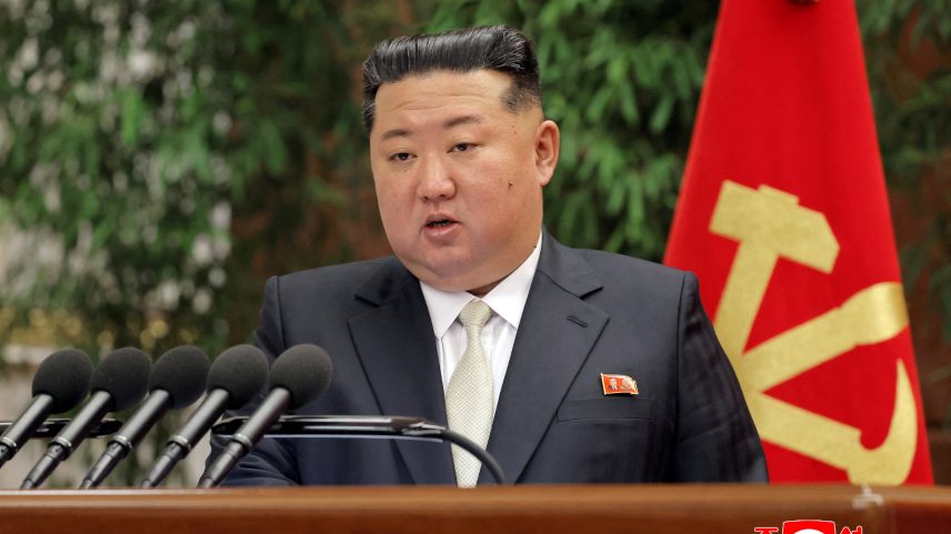 Kim Jong-un participou de uma visita ao destróier Kang Kon