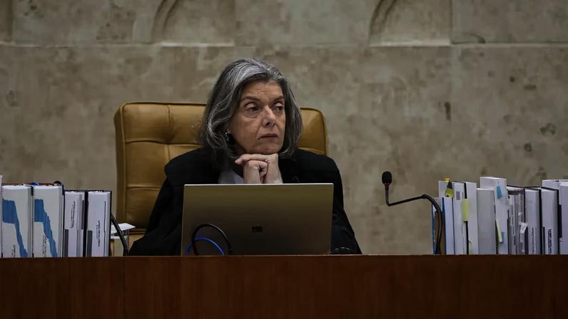 Cármen Lúcia completa 20 anos no STF e publica livro com seus principais votos
