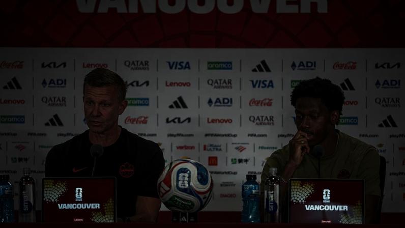 Técnico Jesse Marsch e atacante Jonathan David concedem entrevista antes da rodada final do Grupo B.