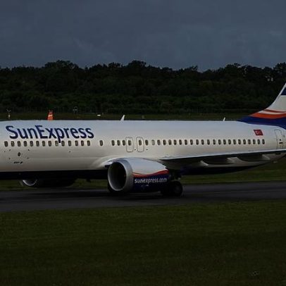 Passageiros ficam presos em avião sem ar condicionado por mais de uma hora
