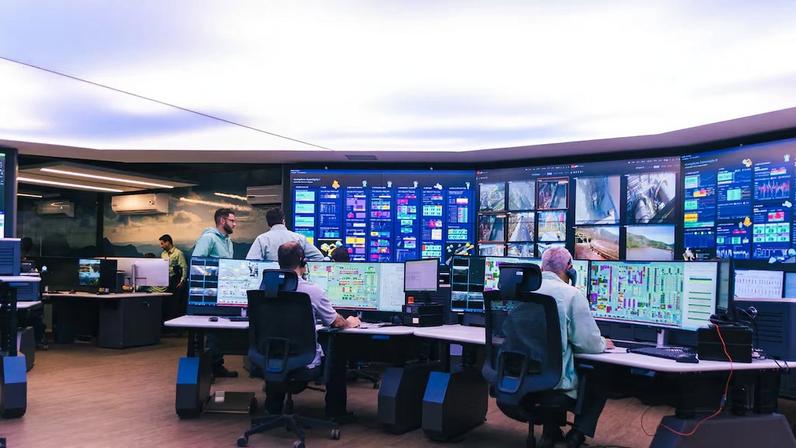 Centro de Operações Integradas, totalmente digital, na usina de beneficiamento de minério de ferro Conceição 2, da Vale em Itabira (MG)