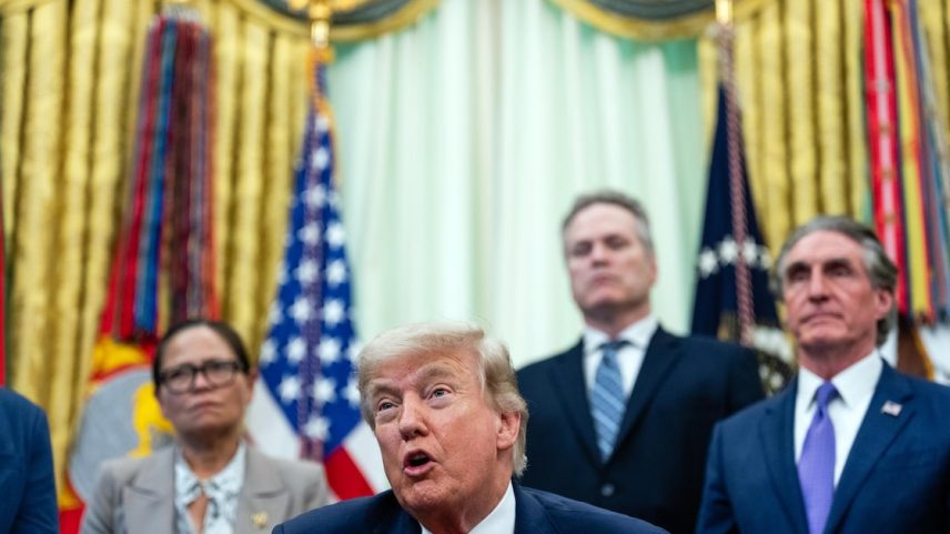 O presidente Trump afirmou nas redes sociais que o acordo “faria o petróleo fluir”