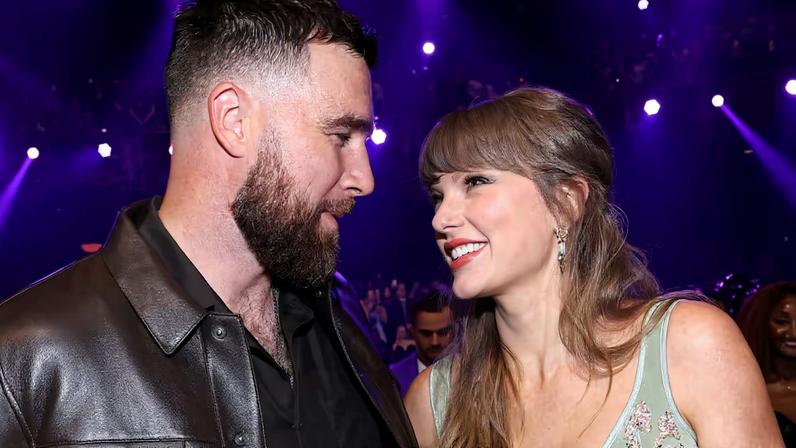 Astro da NFL revela pedido feito por Kelce e Swift aos convidados do casamento