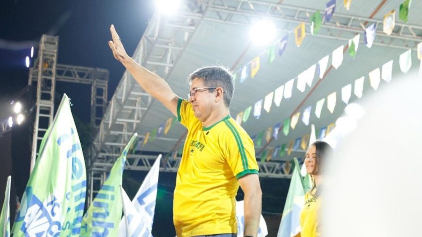 Justiça Eleitoral suspende atividade de Randolfe Rodrigues no Amapá