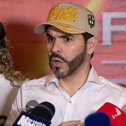 Flávio parabeniza De la Espriella após resultado preliminar na Colômbia