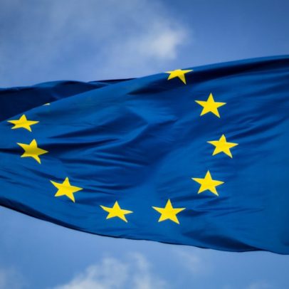 UE publica guia de rotulagem de IA antes do prazo do AI Act