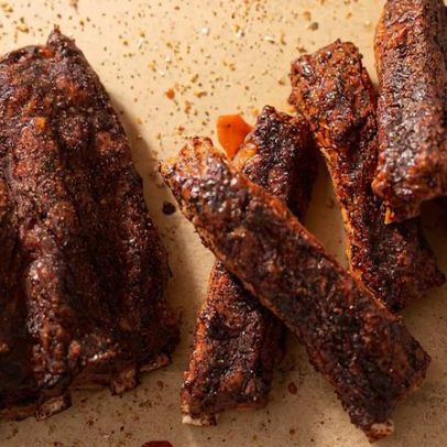 Como Aaron Franklin tempera costelas para churrasco