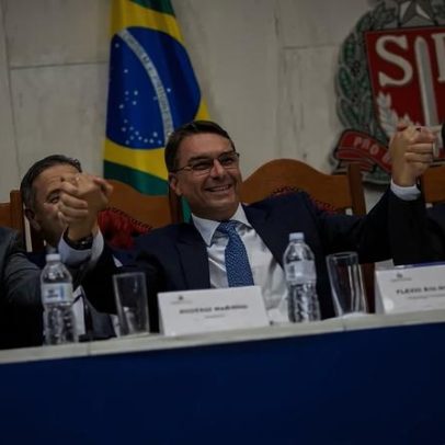 Flávio Bolsonaro escolhe São Paulo para comitê e reforça aposta em Tarcísio