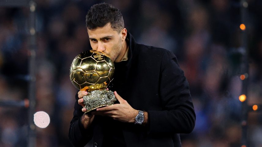 Foto colorida de Rodri, vencedor da Bola de Ouro em 2024 - Metrópoles