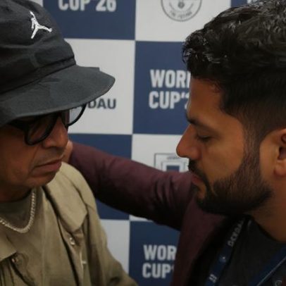 Ronaldinho e Hulk se encontram em evento da Copa nos EUA
