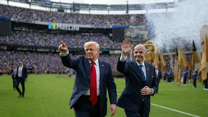 Gianni Infantino e Donald Trump na final do Mundial de Clubes de 2025. Foto: Divulgação/Casa Branca
