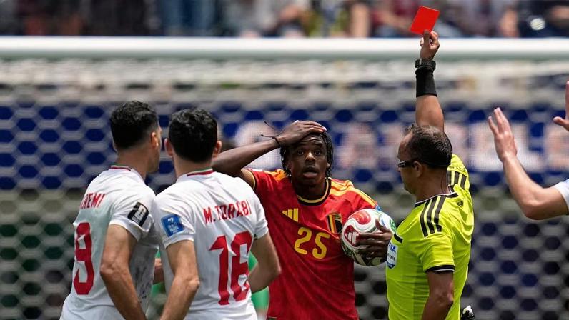 Seleção belga teve jogador expulso no segundo tempo em partida que dominou do início ao fim, mas não conseguiu converter posse em gols